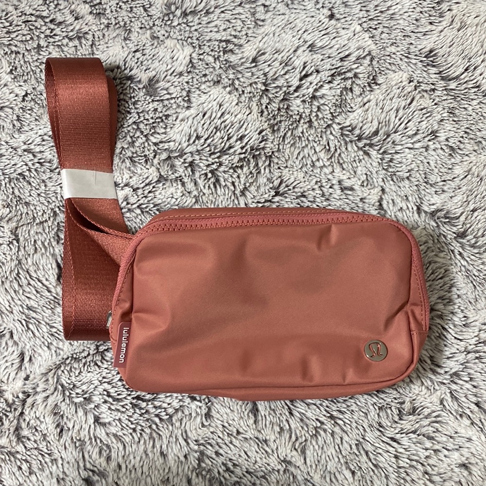 Lululemon Everywhere Belt Bag